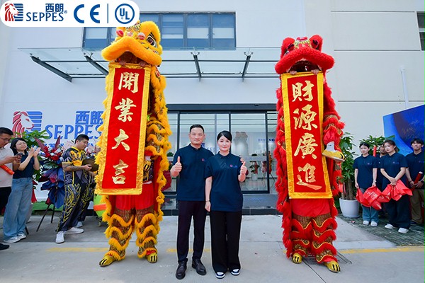 杨元嘉总经理与江楠董事长合影 杨元嘉总经理与江楠董事长合影