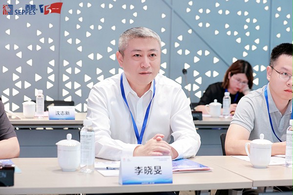 胜科纳米董事长李晓旻博士与参会嘉宾现场交流