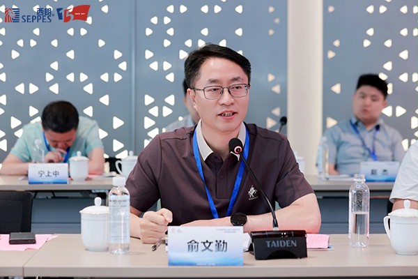 苏商会副会长俞文勤做总结发言