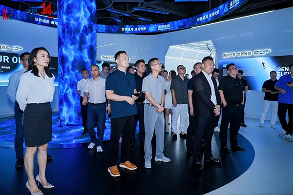 独角兽私董们参观通用电梯展厅 独角兽私董们参观通用电梯展厅