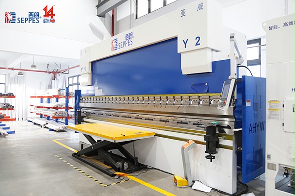 西朗折弯机设备